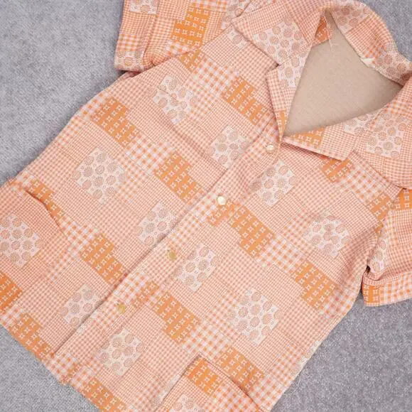 Vintage 60s/70s Women's Disco Chest 19in Short Sleeve Full Button Collared Shirt - Picture 6 of 9